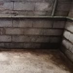 Infiltrations de mur engendrant du salpêtre
